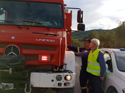 Στην φωτιά στις Μαλάδες ο Αλέξης Καλοκαιρινός: “Η κατάσταση αυτή τη στιγμή δεν κρίνεται ως επικίνδυνη”