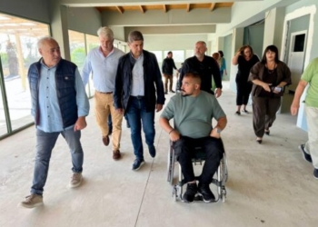 Στις αθλητικές εγκαταστάσεις της Αφραθιάς ο Λευτέρης Αυγενάκης