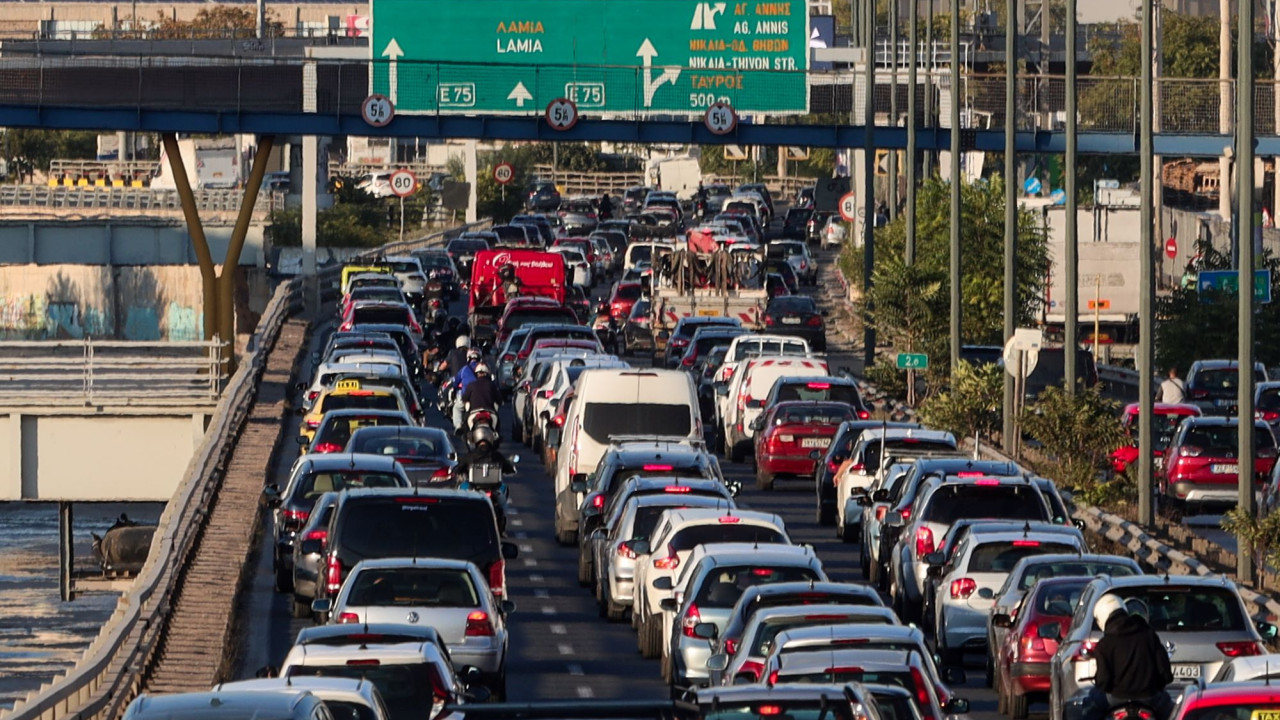 Στο «κόκκινο» η κίνηση λόγω τροχαίων - Πού υπάρχουν μεγάλες καθυστερήσεις