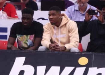 Στους Μπακς και ο Άλεξ Αντετοκούνμπο – Πρώτη φορά τρία αδέρφια στην ίδια ομάδα!