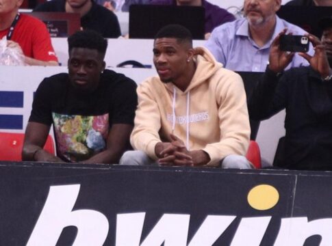 Στους Μπακς και ο Άλεξ Αντετοκούνμπο – Πρώτη φορά τρία αδέρφια στην ίδια ομάδα!