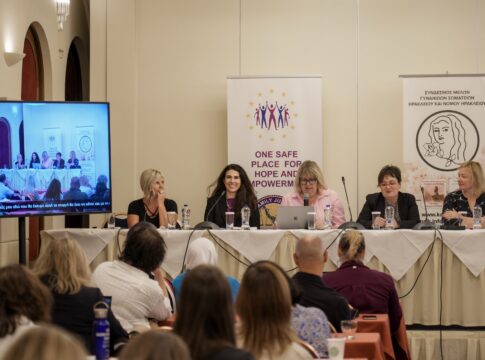 Συγκίνησαν οι ιστορίες θυμάτων έμφυλης βίας