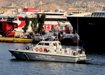 Θαλάσσια ρύπανση στον Πειραιά: Προανάκριση για τον εντοπισμό του υπαιτίου