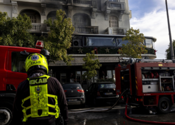 Θεσσαλονίκη: Αναστάτωση από πυρκαγιά σε καφετέρια στην παραλιακή