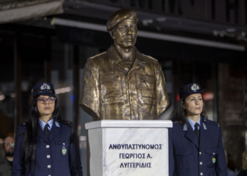 Θεσσαλονίκη – Γιώργος Λυγγερίδης: Συγκίνηση στα αποκαλυπτήρια της προτομής