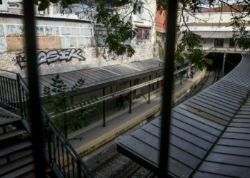 Τι απαντά η ΣΤΑΣΥ στις αναφορές για σοβαρό πρόβλημα στατικότητας στον σταθμό «Μοναστηράκι»