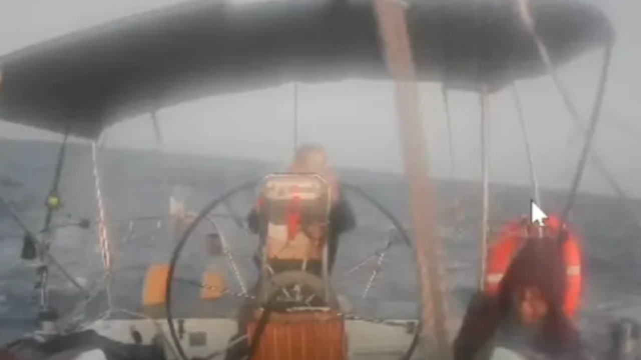 Το Ισραήλ αναχαίτισε τον ανθρωπιστικό στολίσκο της Γάζας αλλά ένα πλοίο συνεχίζει την πορεία του