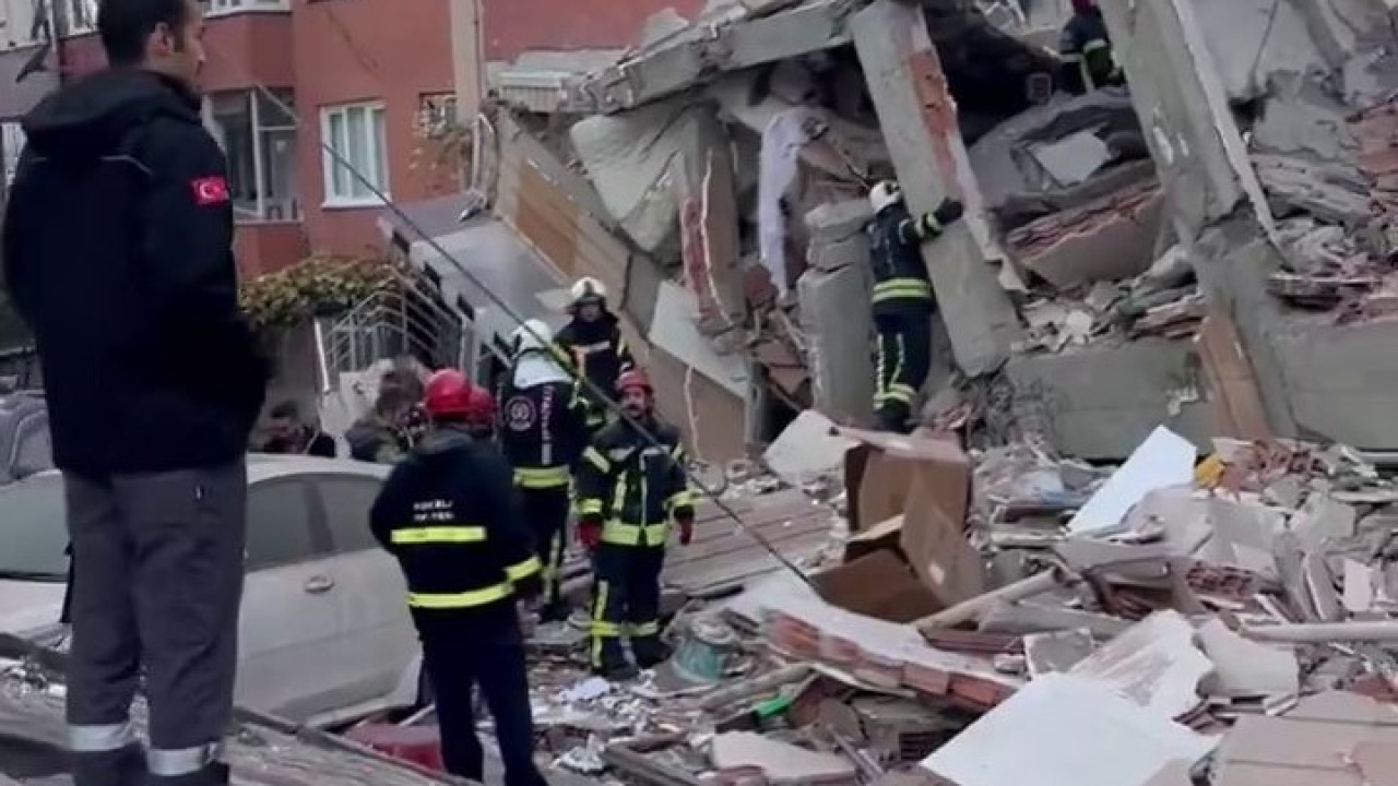 Τουρκία: Κατέρρευσε πολυκατοικία σε προάστιο της Κωνσταντινούπολης - Βίντεο 