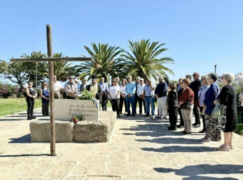 Τρισάγιο στον τάφο του Καζαντζάκη για τα “συναπαντήματα” του μεγάλου συγγραφέα