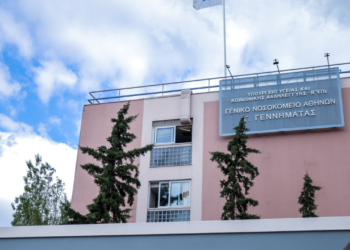 Τροχαίο στο Μενίδι: Νεκρός ο οδηγός του ΙΧ που καρφώθηκε σε δένδρο