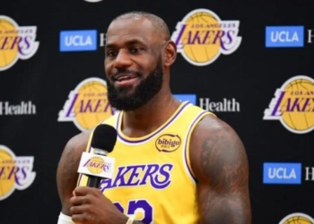 Τρόλαρε ο Λεμπρόν Τζέιμς: Δεν αποσύρεται αλλά ξεκίνησε συνεργασία με εταιρεία ποτών