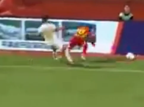 Βίντεο: Σοκαριστικός τραυματισμός ποδοσφαιριστή σε αγώνα στην Κίνα