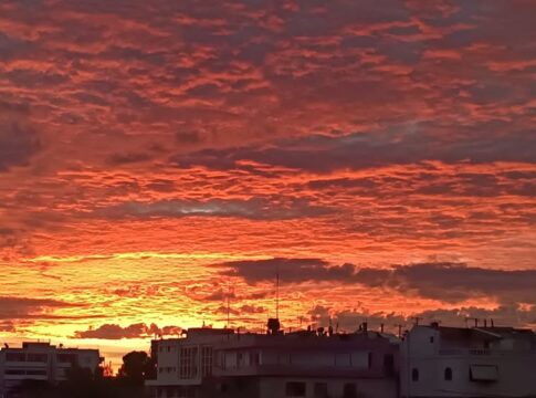 Υπέροχες φωτογραφίες από την κόκκινη ανατολή στο Ηράκλειο