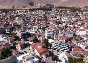 Υποστελέχωση στον Δήμο Τυρνάβου: Ο Δήμαρχος αναλαμβάνει δράση με το τρακτέρ του