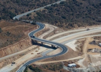 Αεροδρόμιο Καστελίου: “Τρέχουν” τα οδικά έργα – Εντυπωσιακές εικόνες από τη σήραγγα