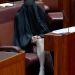 Αυστραλία: Ποινή από την Γερουσία στην ακροδεξιά βουλευτή που εμφανίστηκε με μπούρκα