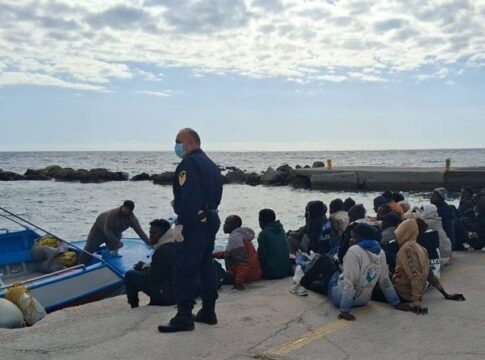 Αμείωτες οι ροές στην Κρήτη: Σχεδόν 100 μετανάστες εντοπίστηκαν στην Χρυσή