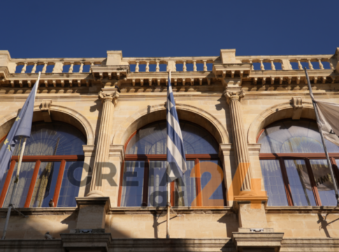 Αντιδράσεις και διαμαρτυρίες εργαζομένων στο δημοτικό συμβούλιο για τις αυξήσεις στα τέλη