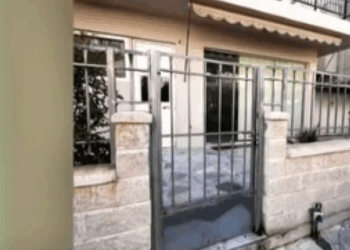 Απίστευτο αλλά…ελληνικό: Μαθητές της Β' δημοτικού κάνουν μάθημα σε γκαρσονιέρα λόγω έλλειψης χώρου