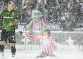 Απίστευτο γκολ σε χιονισμένο γήπεδο σε τελικό πρωταθλήματος στον Καναδά – Βίντεο