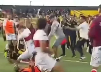 Αργεντινή: Απίστευτο ξύλο σε αγώνα της Β’ Εθνικής ανάμεσα σε παίκτες με μάχες σώμα με σώμα