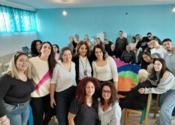 Ασκήσεις φυσικοθεραπείας μέσα σε κλίμα χαράς για τους ωφελούμενους του ΚΗΦΗ Δήμου Μινώα Πεδιάδας