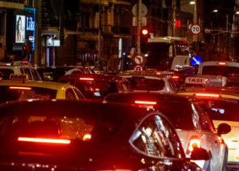Μποτιλιάρισμα σε Κηφισό, Αττική Οδό και το κέντρο Αθήνας - Ξεκίνησαν τα δρομολόγια σε Μετρό, Ηλεκτρικό και Τραμ