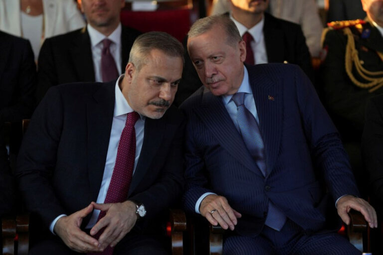 Χακάν Φιντάν: Θύελλα στην Άγκυρα για το πτυχίο του υπουργού Εξωτερικών