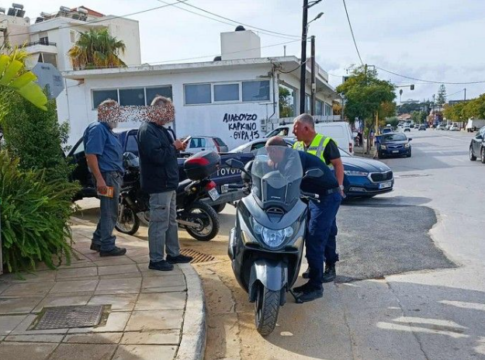 Χανιά: Αγροτικό συγκρούστηκε με μοτοσικλέτα – Στο νοσοκομείο ένας άνδρας