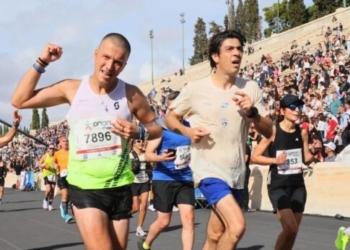 Χανιά: Δύο αστυνομικοί έτρεξαν στον Μαραθώνιο της Αθήνας και πέτυχαν εξαιρετικές επιδόσεις