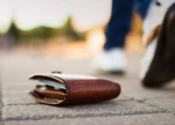 Χανιά: Μαθητής βρήκε πορτοφόλι με χρήματα και το παρέδωσε