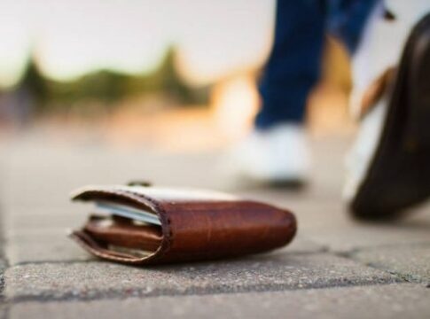 Χανιά: Μαθητής βρήκε πορτοφόλι με χρήματα και το παρέδωσε