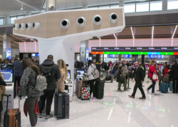 Χάος στα αεροδρόμια των ΗΠΑ: Για δραστικές κινήσεις προειδοποιεί ο υπουργός μεταφορών