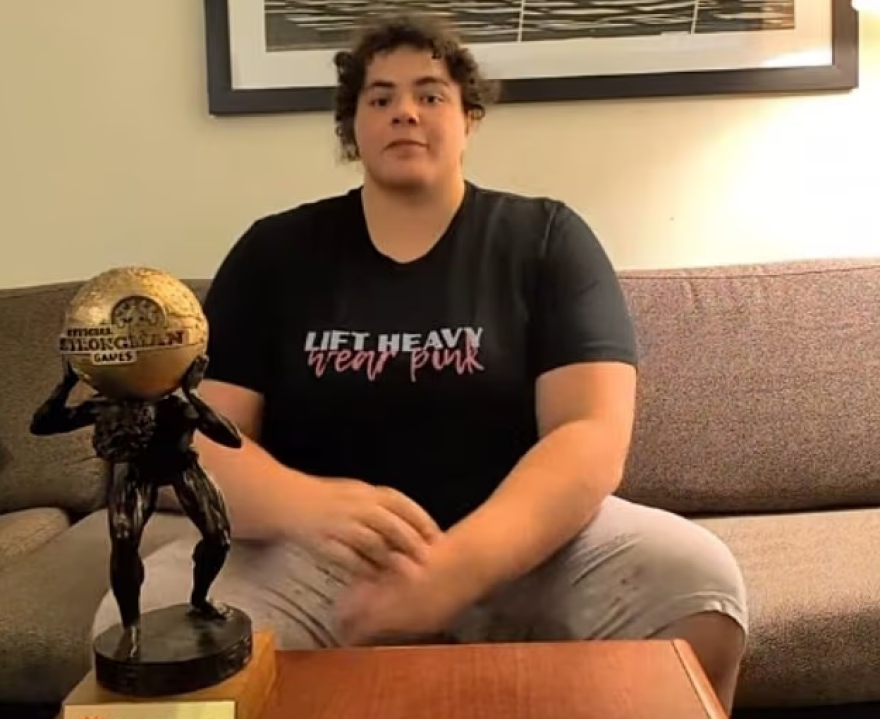 Χάος στον τελικό για τη δυνατότερη γυναίκα του κόσμου - Κατηγορούν τη νικήτρια πως είναι βιολογικά άντρας, δείτε βίντεο και φωτογραφίες