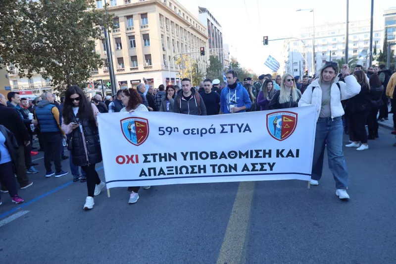 στρατιωτικοι