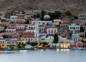 Χωρίς ρεύμα έμεινε η Χάλκη – Πλωτός γερανός έκοψε τα υποθαλάσσια καλώδια