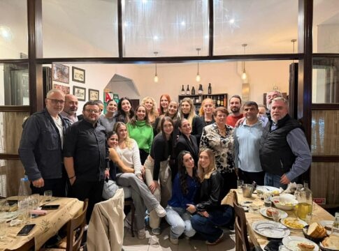 Δείπνο του αντιπροέδρου του Ερασιτέχνη ΟΦΗ Νίκου Τσαμπουράκη στα κορίτσια της ομάδας βόλεϊ του ΟΦΗ