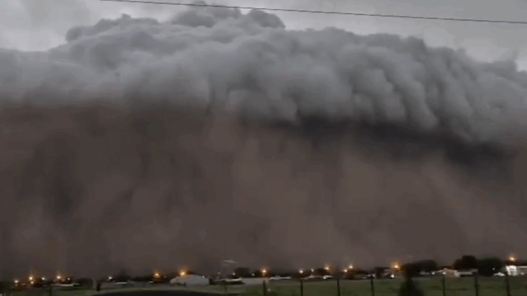 Εικόνες Αποκάλυψης στην Αργεντινή: Τεράστιο «τείχος» σκόνης σκέπασε τη Χενεράλ Βιγιέγκας (Βίντεο)