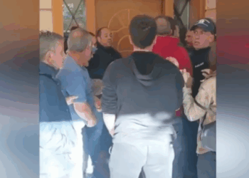 Ένταση στη Γλυφάδα: Κάνουν έξωση σε τεταρμελή οικογένεια με καρκινοπαθή και μωρό - Δείτε βίντεο