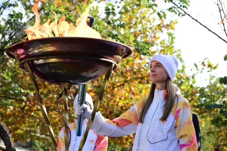 Εντυπωσιακή η υποδοχή της Ολυμπιακής Φλόγας στον Πύργο