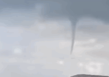 Εντυπωσιακός υδροστρόβιλος σχηματίστηκε σε παραλία της Ιεράπετρας – Bίντεο