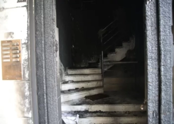 Επίθεση με γκαζάκια σε πολυκατοικία που μένει πρώην υπάλληλος της ΕΥΠ, στη Θεσσαλονίκη