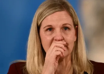 Έβαλε τα κλάματα η πρόεδρος της ΔΟΕ στην αφή της Ολυμπιακής Φλόγας -«Πολύ ξεχωριστός τόπος» η Αρχαία Ολυμπία, δείτε βίντεο