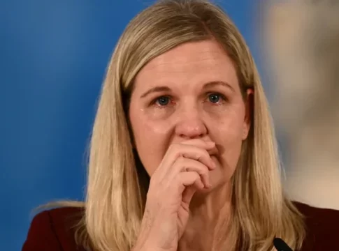 Έβαλε τα κλάματα η πρόεδρος της ΔΟΕ στην αφή της Ολυμπιακής Φλόγας -«Πολύ ξεχωριστός τόπος» η Αρχαία Ολυμπία, δείτε βίντεο