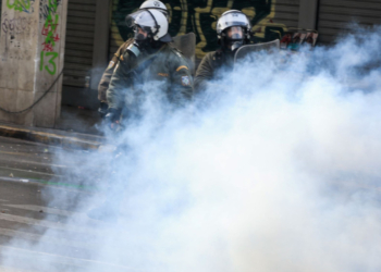 Εξάρχεια: Επίθεση με βόμβες μολότοφ σε αστυνομικούς-Δύο συλλήψεις
