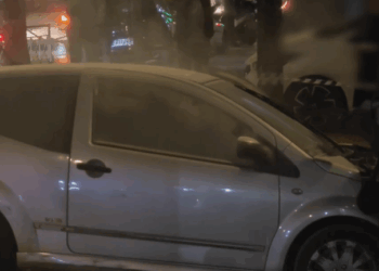 Φωτιά σε αυτοκίνητο στη Συγγρού - Κλειστή η Πετμεζά (Δείτε βίντεο)