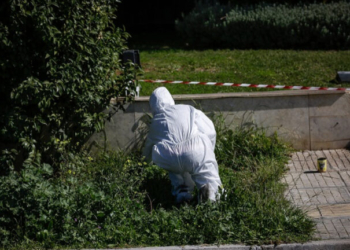 Φωτιά σε όχημα σωφρονιστικού υπαλλήλου στη Νίκαια - Το ΤΕΕΜ εντόπισε χειροβομβίδα
