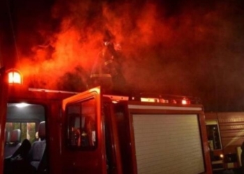 Φωτιά στις Μαλάδες: Άμεση η κινητοποίηση της πυροσβεστικής