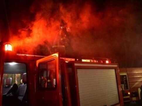 Φωτιά στις Μαλάδες: Άμεση η κινητοποίηση της πυροσβεστικής