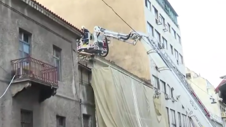 Φωτιά τα ξημερώματα σε εγκαταλελειμμένο κτίριο στο κέντρο της Αθήνας